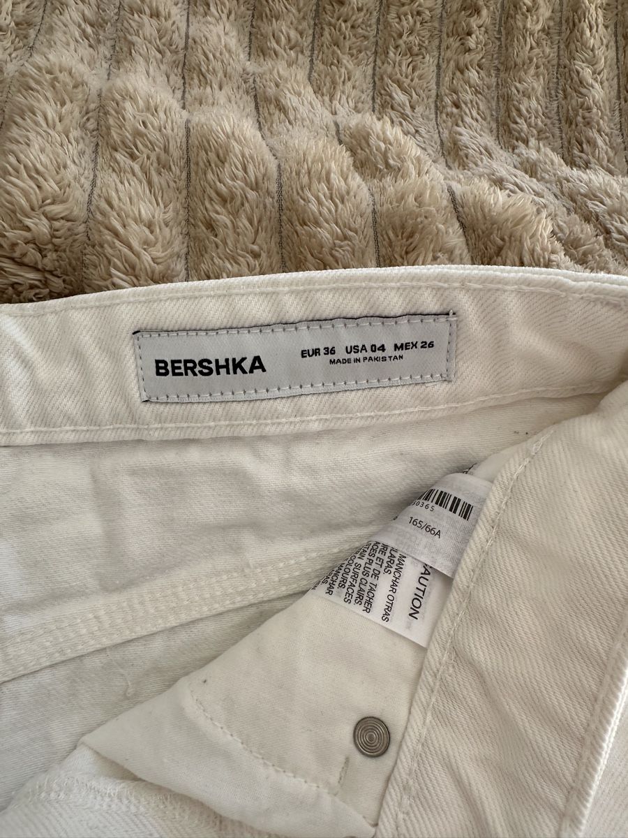 Pantaloni: Weiße kurze Shorts – Usato da Zermatt venduto da now_2scg 1
