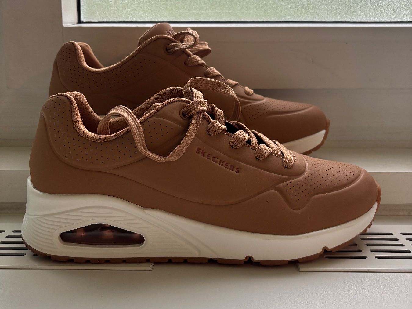 Skechers Scarpe da donna: Neue Skechers Uno hellbraun – Nuovo (secondo la descrizione) da Wettswil venduto da liv_q65c 1