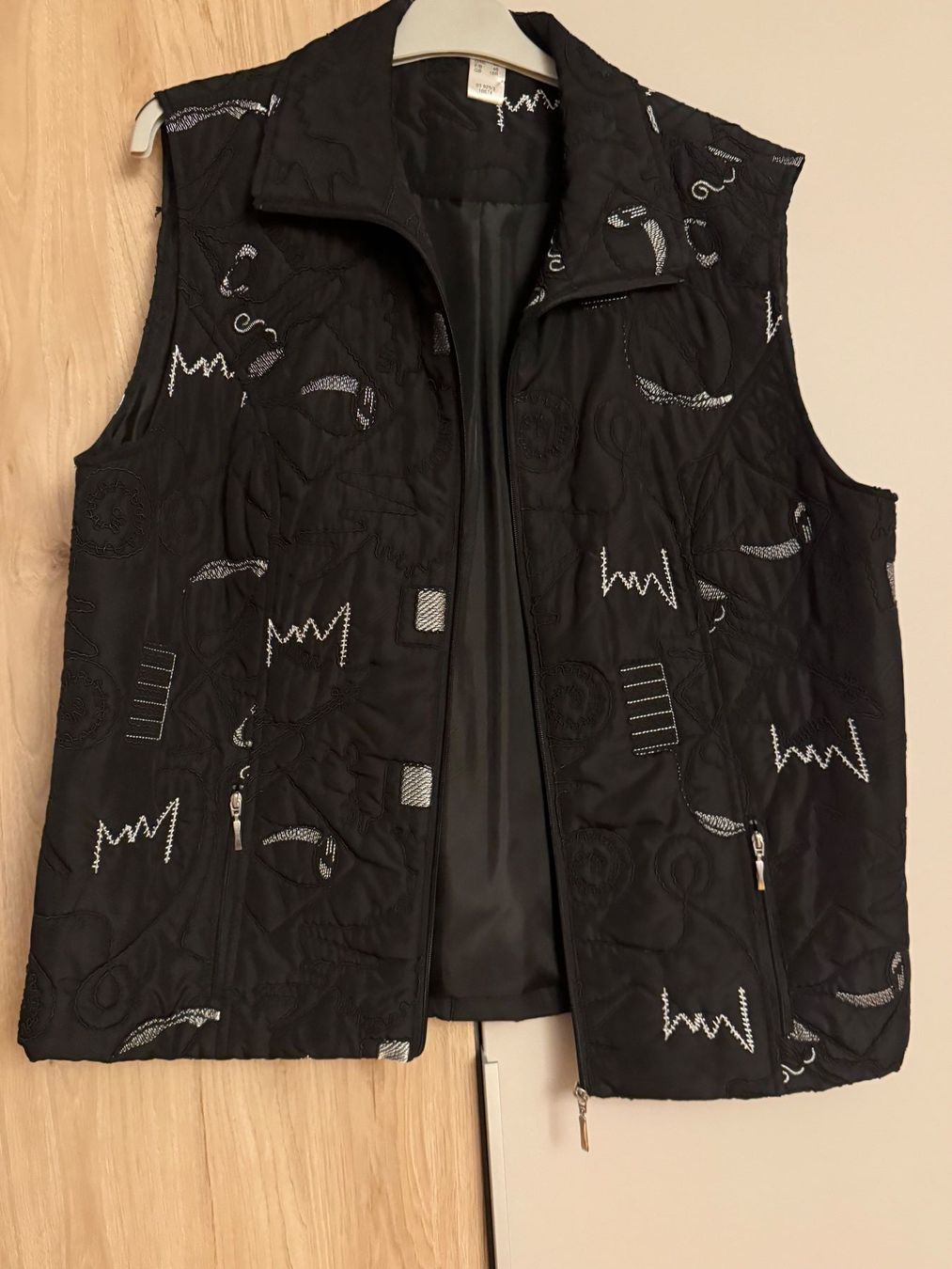 Gilet & Giacche senza maniche: Gilet noir matelassé, taille 44 – Usato da Pampigny venduto da nouveau11