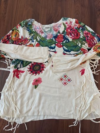 Desigual Pullover, Gr. XS, Blumendruck, Fransen