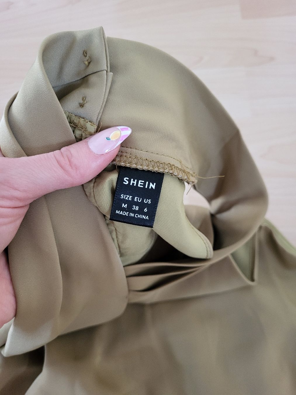 Shein Top: High neck Top SHEIN Khakigrün Grösse M – Nuovo (secondo la descrizione) da Steffisburg venduto da esneusdaheime 1