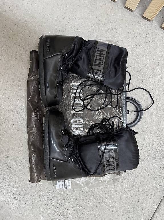 Scarpe da uomo: Moon Boots – Usato da Uster venduto da hanna99