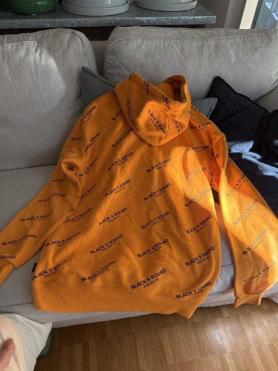 Maglioni & Felpe: Kapuzenpullover Black Squad orange gebraucht – Usato da Winterthur venduto da san_9m2f 2
