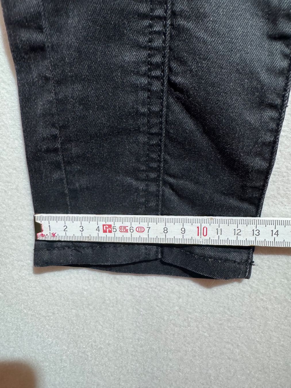 H&M Jeans: Schwarze Jeans von H&M Gr. 29/32 – Usato da Grosswangen venduto da SALE_SALE_SALE 6