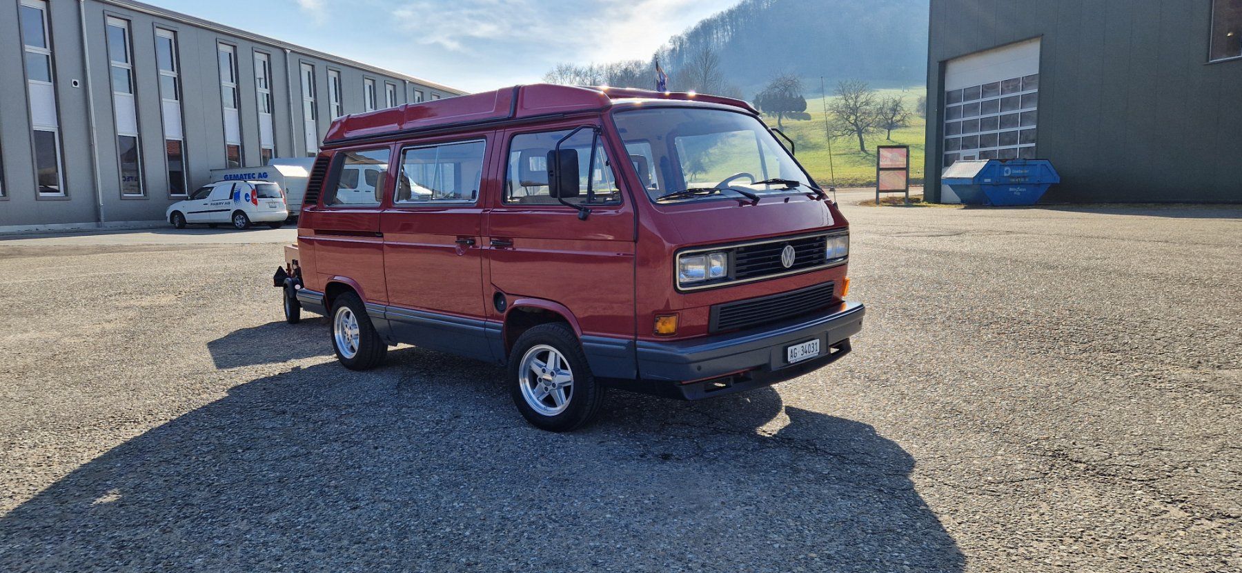 VW Véhicules de camping: VW T3 Multivan mit Aufstelldach und Campinganhänger – D'occasion à Wölflinswil par VAG-DRIVER 2
