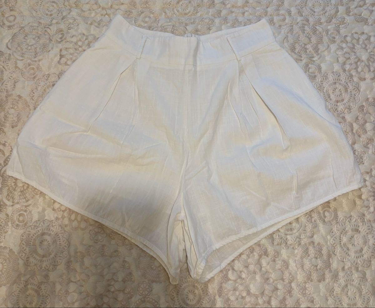 Pantaloni: Weisse Sommer Shorts, Grösse M/L, – Usato da Arbon venduto da Viktoriaa