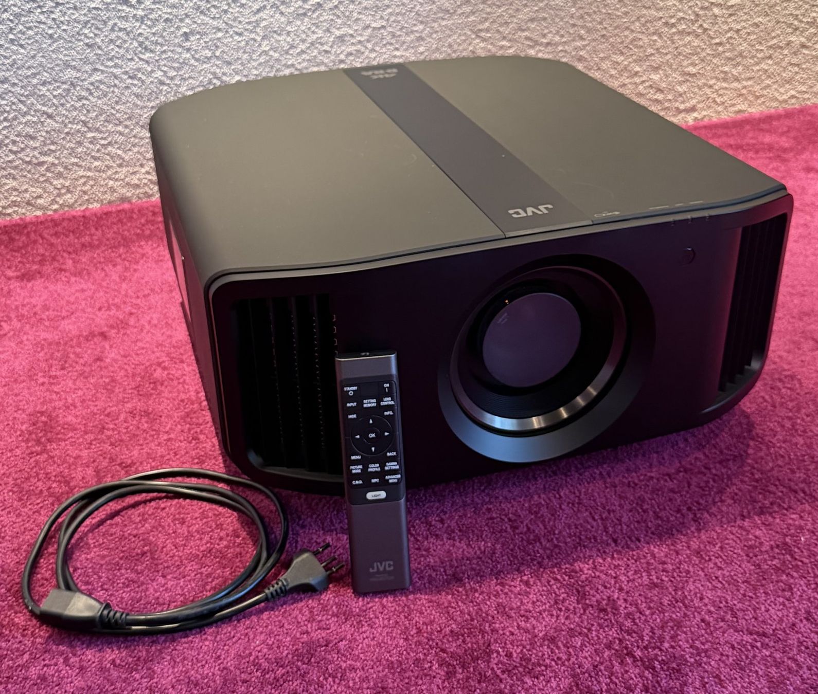 JVC Vidéoprojecteurs: 4k Projektor, JVC NP5 – D'occasion à Burgdorf par maliku 2