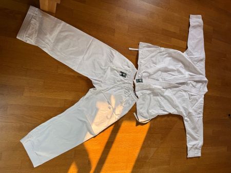 Karate-Gi mit weissem Gurt(260cm), Grösse 170cm