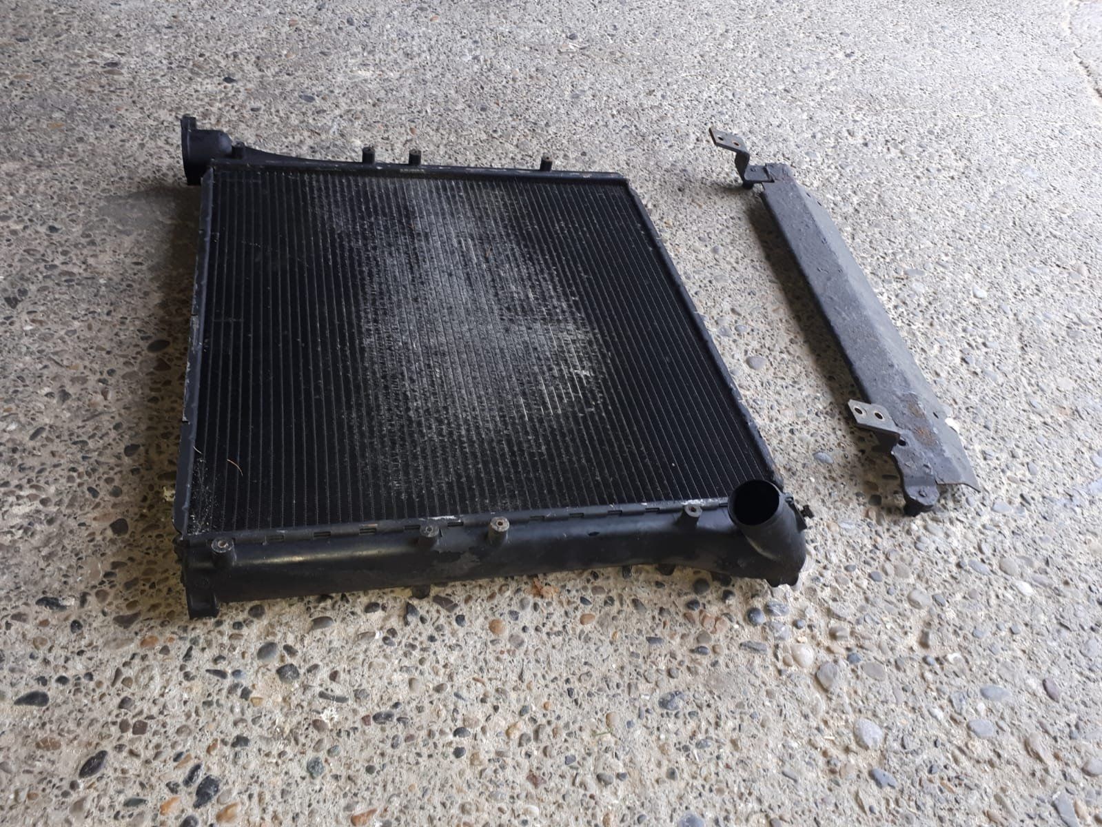 VW Tutti pezzi di ricambio auto: Kühler VW LT 35 – Usato da Flawil venduto da Noemli_2 3