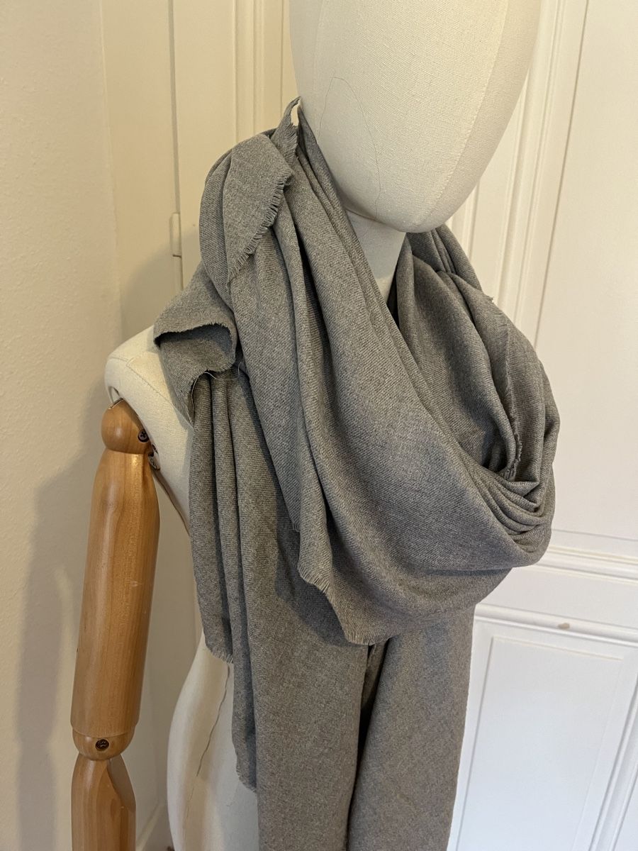 Zara Foulard & Sciarpe: Zara Grey Scarf - Winter Essential! Soft! – Usato da Mies venduto da nic_yk5d 3
