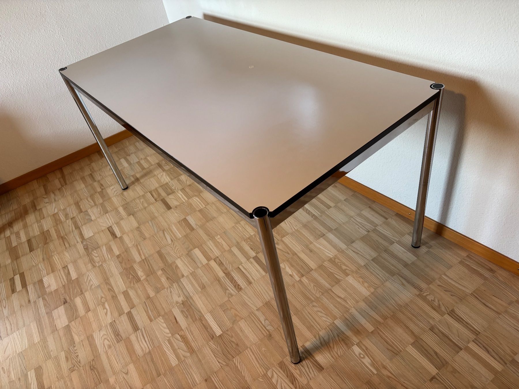 USM Bureaux: USM Haller Schreibtisch – D'occasion à Feldbach par Olive1