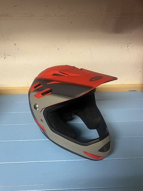 Casques: Bell Mtb Downhill Fullface SM Kids – D'occasion à Bremgarten AG par juina 2