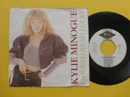 Kylie Minogue – I Should Be So Lucky