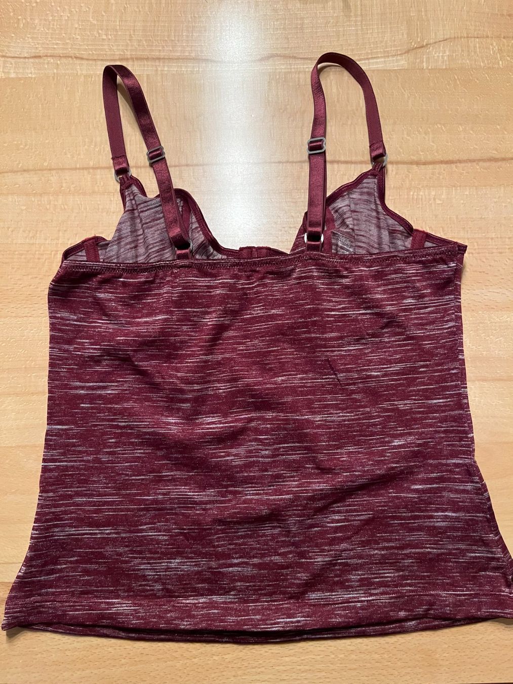 Top: Bordeaurotes Bustier mit Bügel, Grösse S – Nuovo (secondo la descrizione) da Baar venduto da Aatina 1