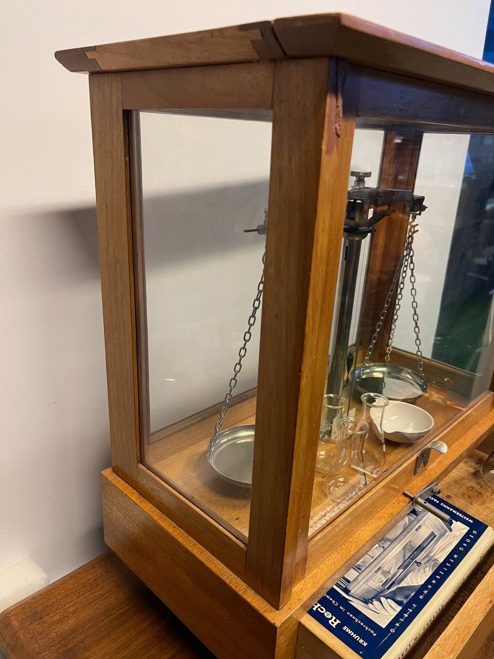 Bilance e pesi: Apothekerwaage ASE Alfred Sauter Ebingen – Usato da Laufen venduto da Nuria44 3