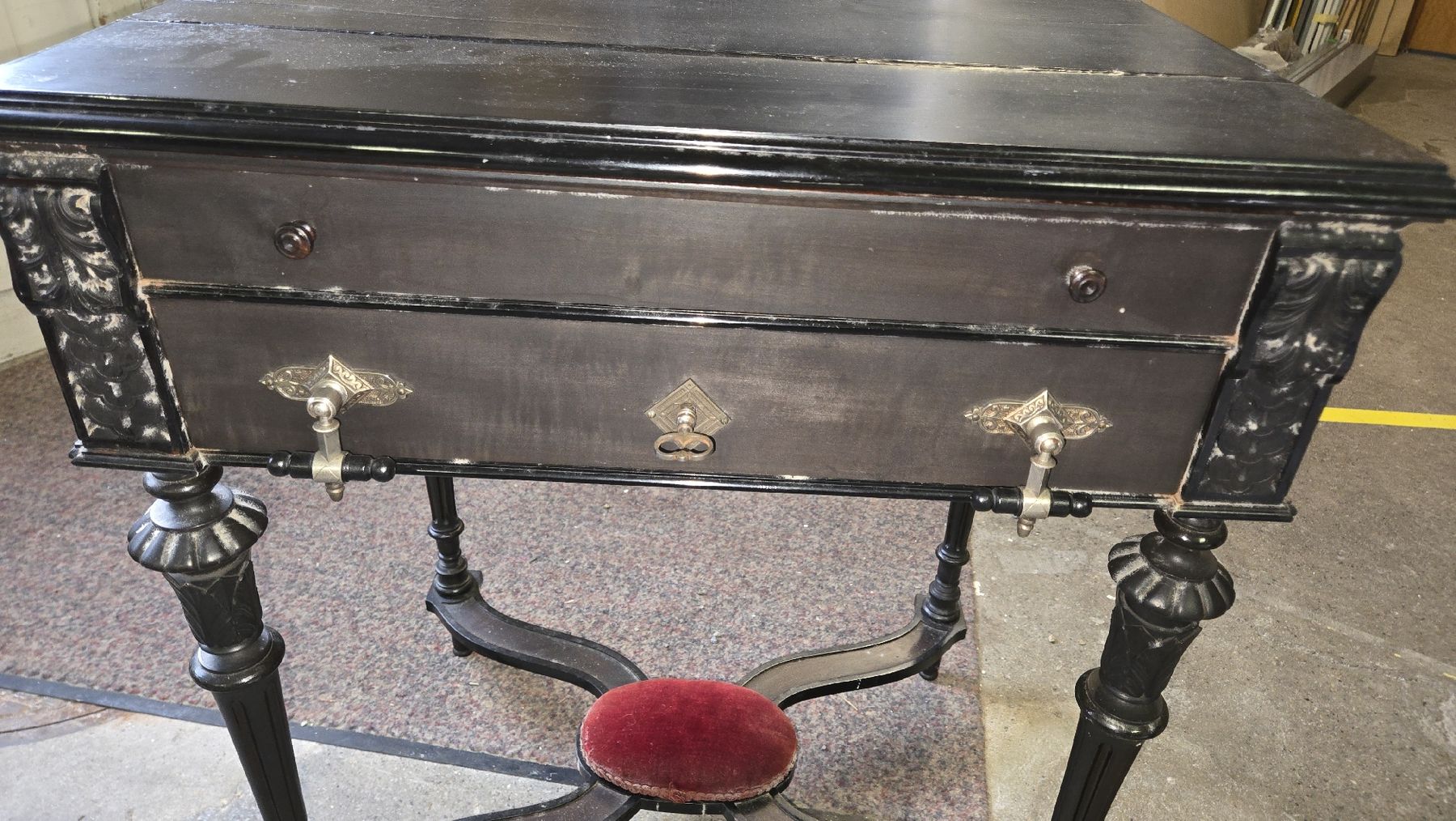 Tavoli: Antiker Tisch mit Schubladen ca. 1900 – Usato da Uzwil venduto da BrokiFloh 1