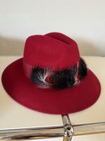 Max MaraRoter Wollfilzhut mit Federn – Eleganter Winter-Look