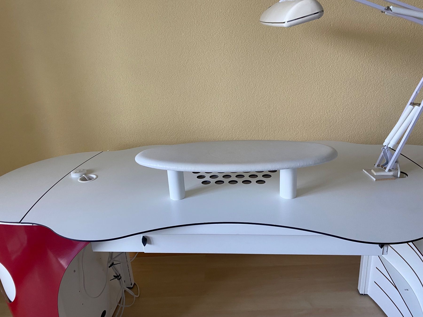 Tavoli: Moderner Nagel- Maniküretisch mit integrierter Absaugung – Nuovo (secondo la descrizione) da Lengnau AG venduto da pauergirl 8