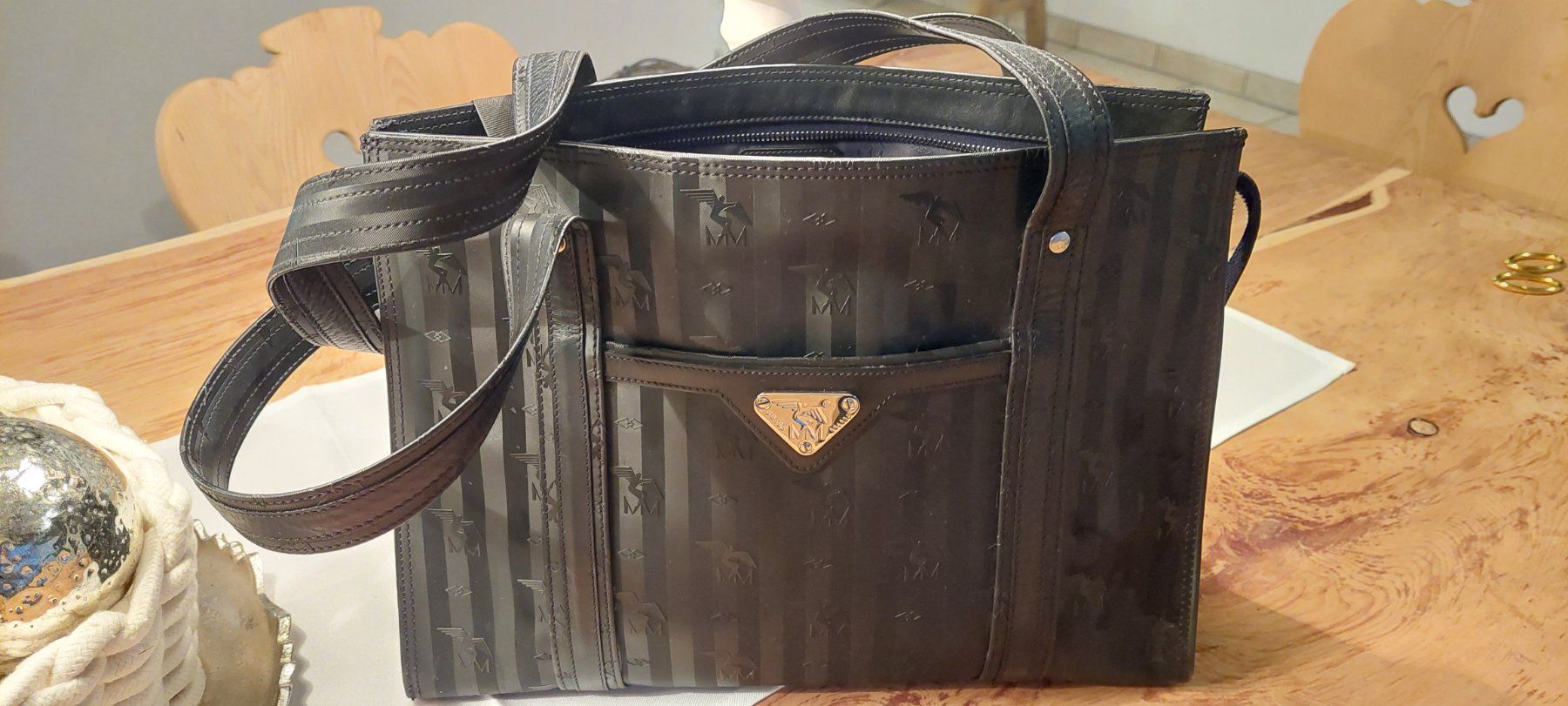 Sacs femmes: MAISON MOLLERUS SHOPPER BOSTON SCHWARZ GOLD – D'occasion à Davos-Platz par Davos.65 1