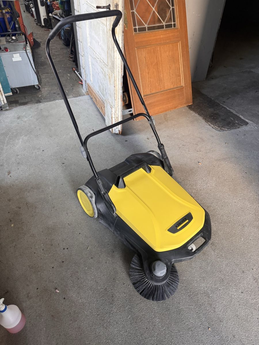 Tutte le macchine: Karcher handkehrmaschine kehrmachine – Usato da Künten venduto da tot_bw26