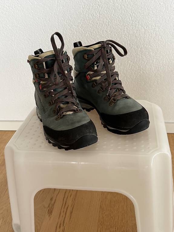 Chaussures femmes: Chaussures de marche – D'occasion à Boudry par Manu256_ 1