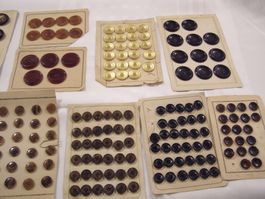 🍁 SALE Knopf -Karten aus Omas Zeiten - 38 Karten! Holzkiste