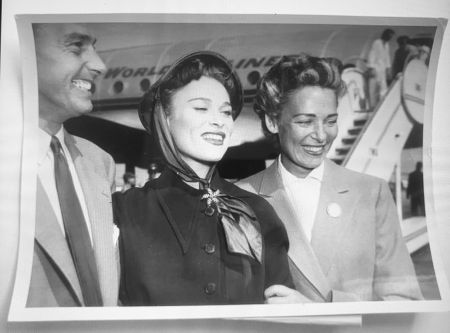 Foto 1955 Bella Darvi Ankunft am Flughafen Orly