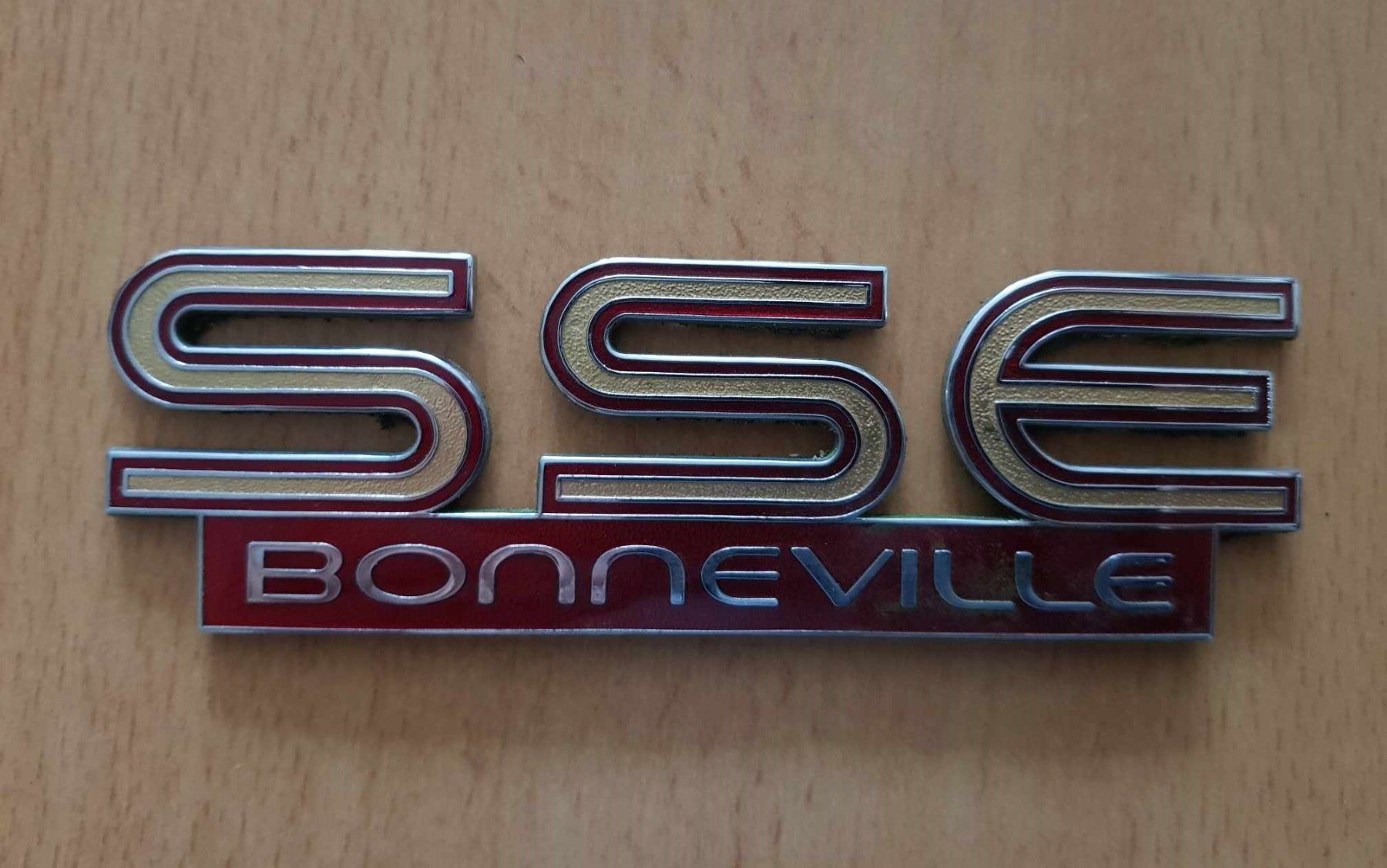 Pontiac Tutti pezzi di ricambio auto: Klebe Emblem SSE Bonneville – Usato da Niedergösgen venduto da usc_l8gm 1