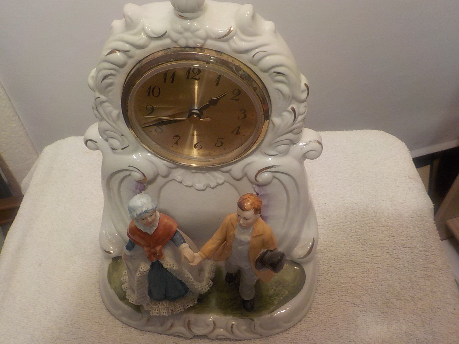 Orologi da terra & Orologi da parete: Tisch Uhr mit Romantik – Usato da Bülach venduto da Freieck 7