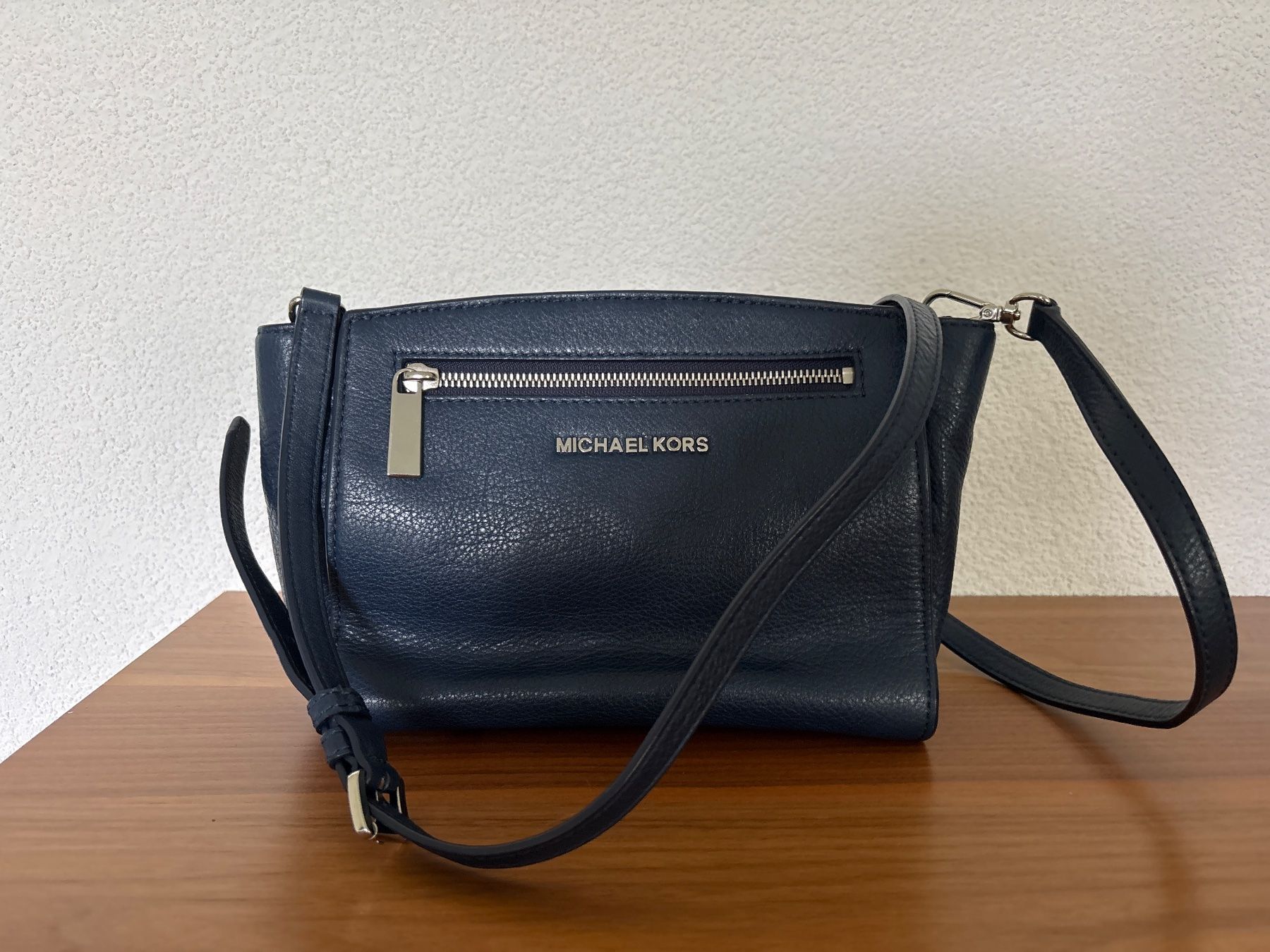 Michael Kors Borse da donna: Michael Kors Ledertasche, dunkelblau, neuwertig – Usato da Tafers venduto da nad_2g7s