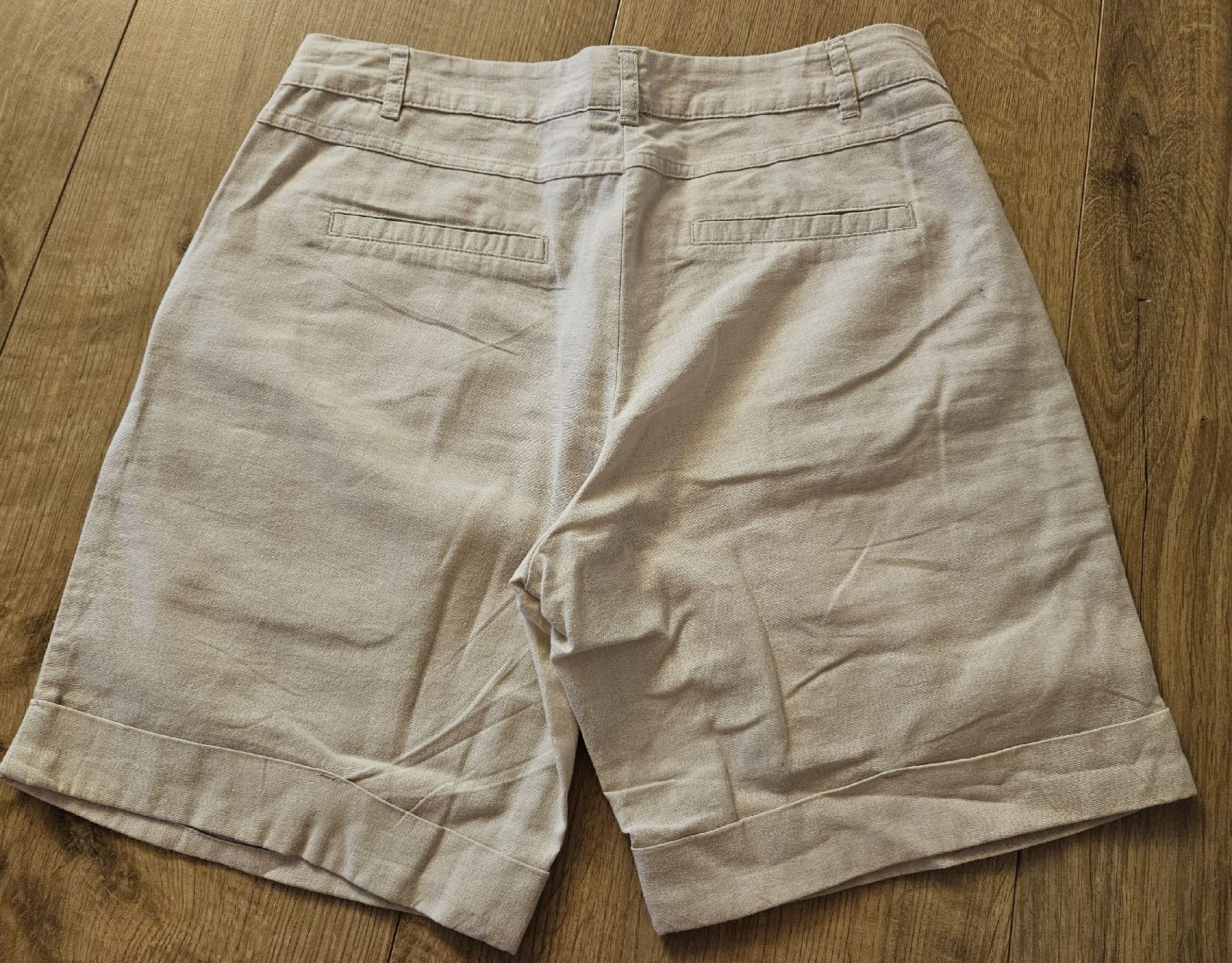 Pantaloni: Damen Shorts beige Grösse 36 – Nuovo (secondo la descrizione) da Rhäzüns venduto da inf_rcj7 2