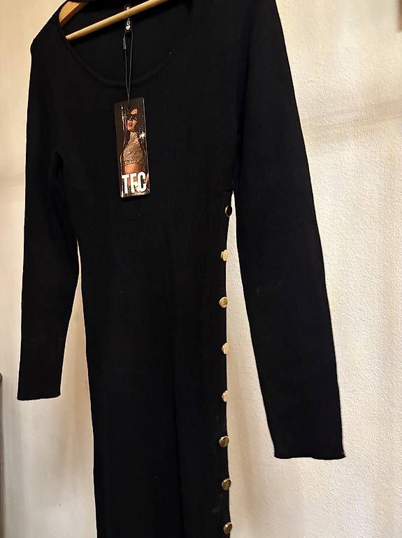 Kleider: TEC black maxi dress with gold buttons  – Gebraucht aus Birsfelden von Vic_toria 1