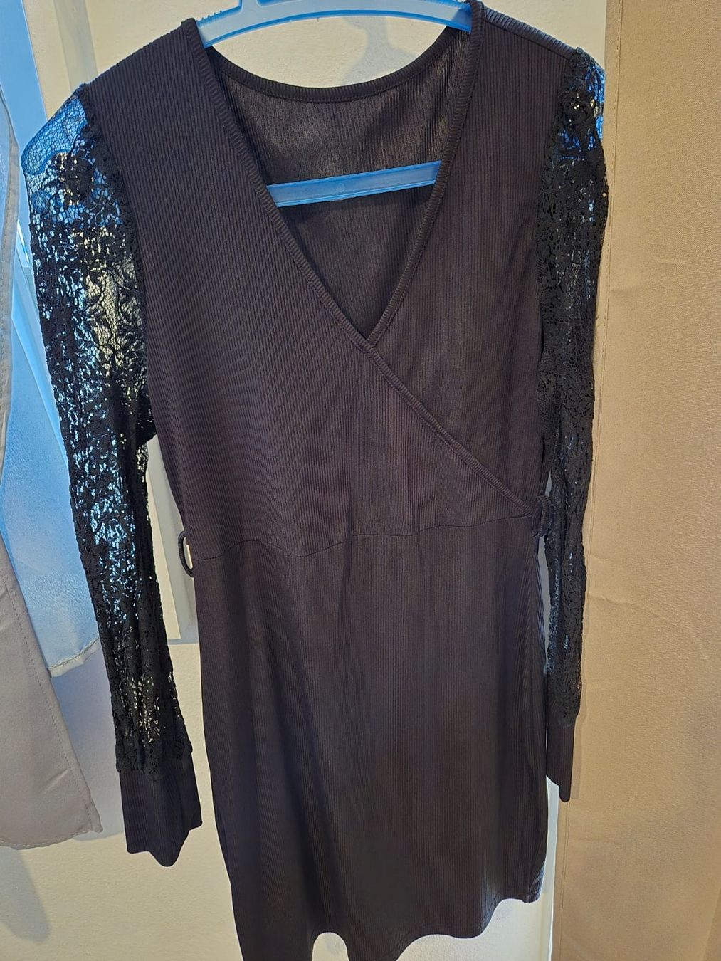 Robes: 8 robes / Tailles S/M – D'occasion à Vétroz par ValCortex 1