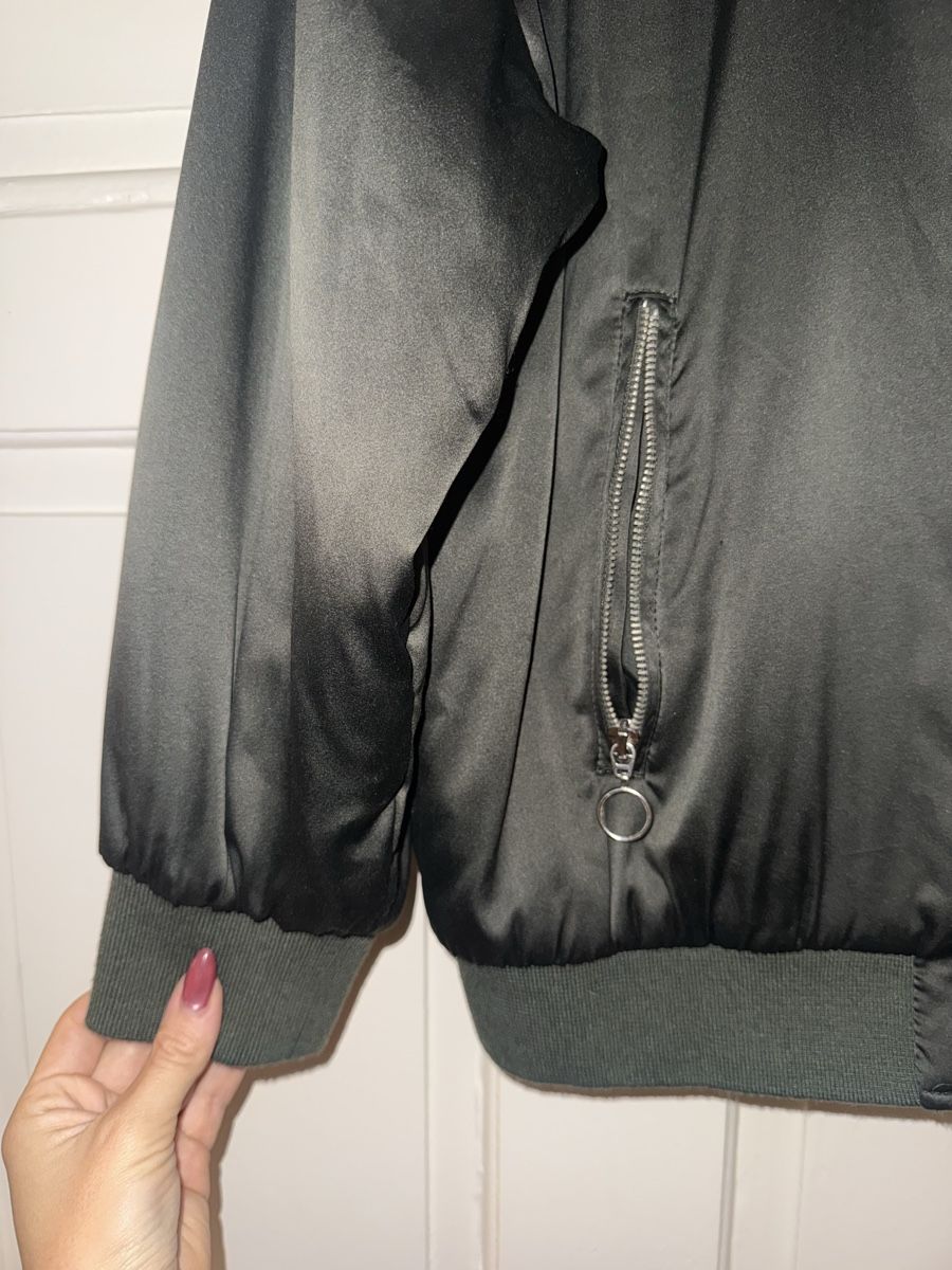 Zara Giacche: Green Satin Zara Bomber Jacket – Usato da Zürich venduto da vik_wzv8 2