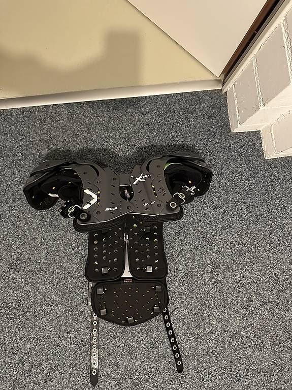 Bücher: XTech SuperSkill Shoulder Pad – Gebraucht aus Schaffhausen von ale_7tvx