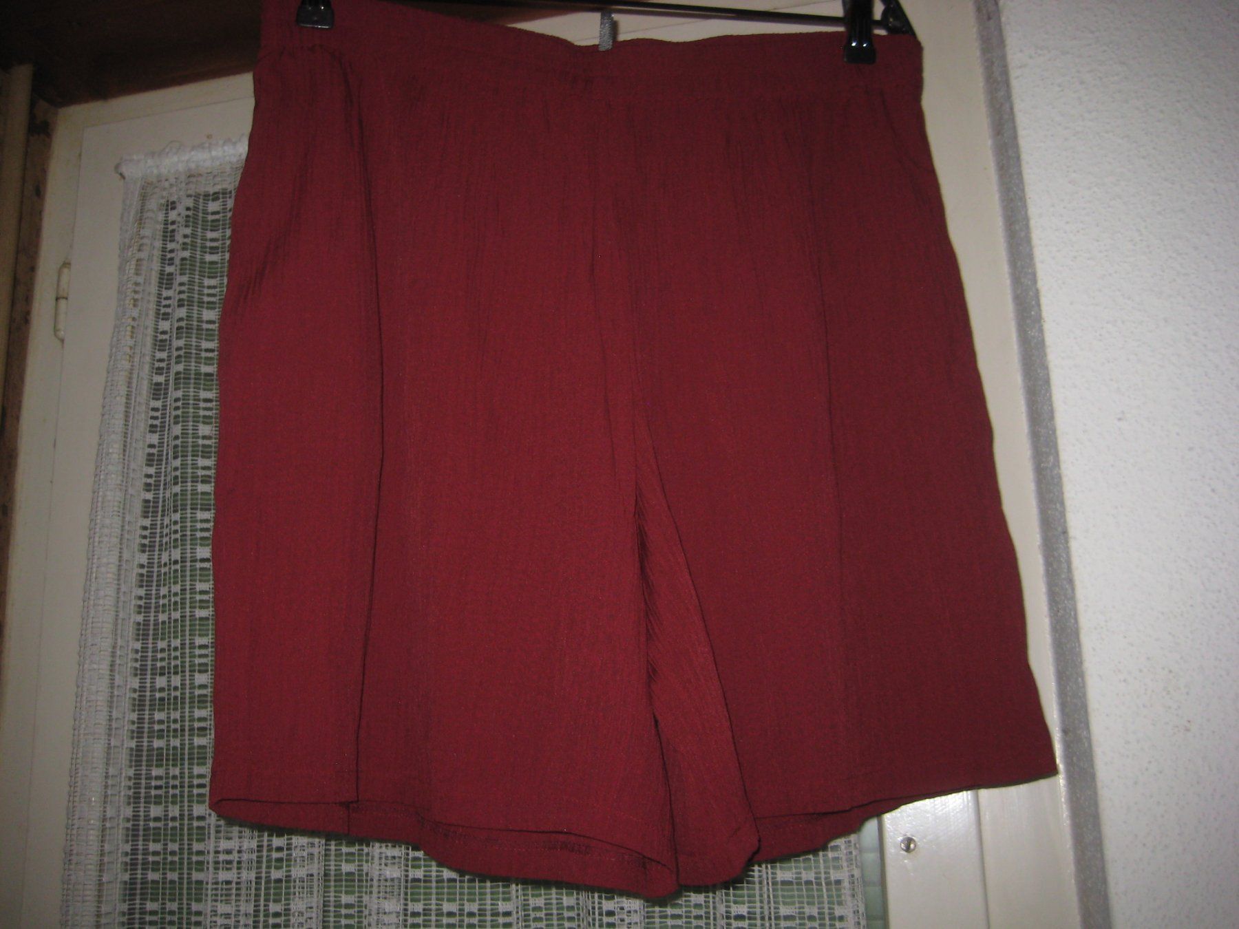Pantaloni: Shorts weinrot Grösse XL – Usato da Füllinsdorf venduto da Schlupp