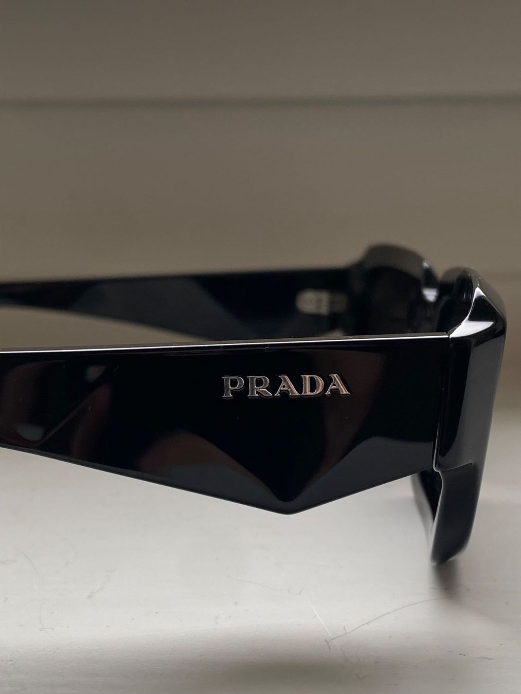 Prada Occhiali & Lenti: Prada Symbole sunglasses – Nuovo (secondo la descrizione) da Biel/Bienne venduto da Sommer_17 2