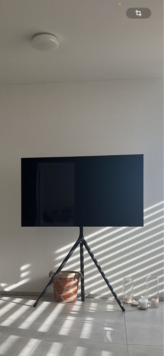Fixations: TV-Ständer – D'occasion à Thalwil par jul_f79c