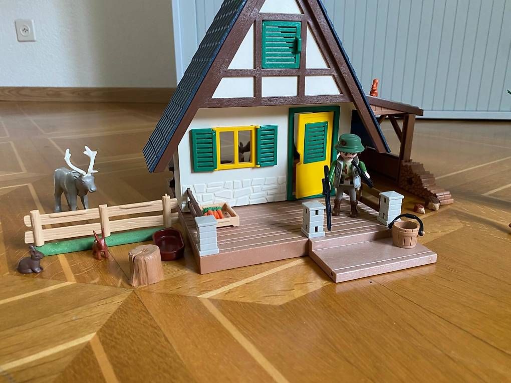 Spielzeuge: Playmobil Försterhaus – Gebraucht aus Niedergösgen von 7591 1