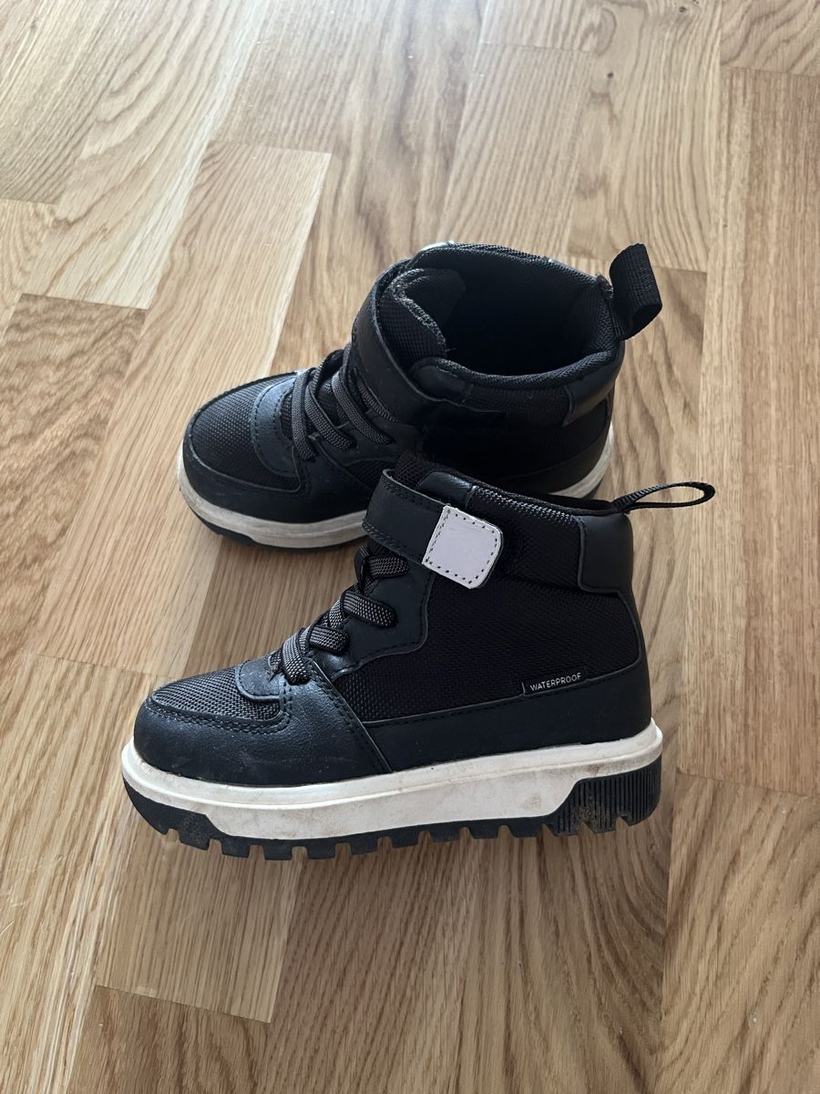 Scarpe per ragazzi: Wasserfeste Kinderschuhe – Usato da Zürich venduto da Dita06 1