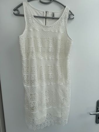 Stradivarius Spitzen-Kleid