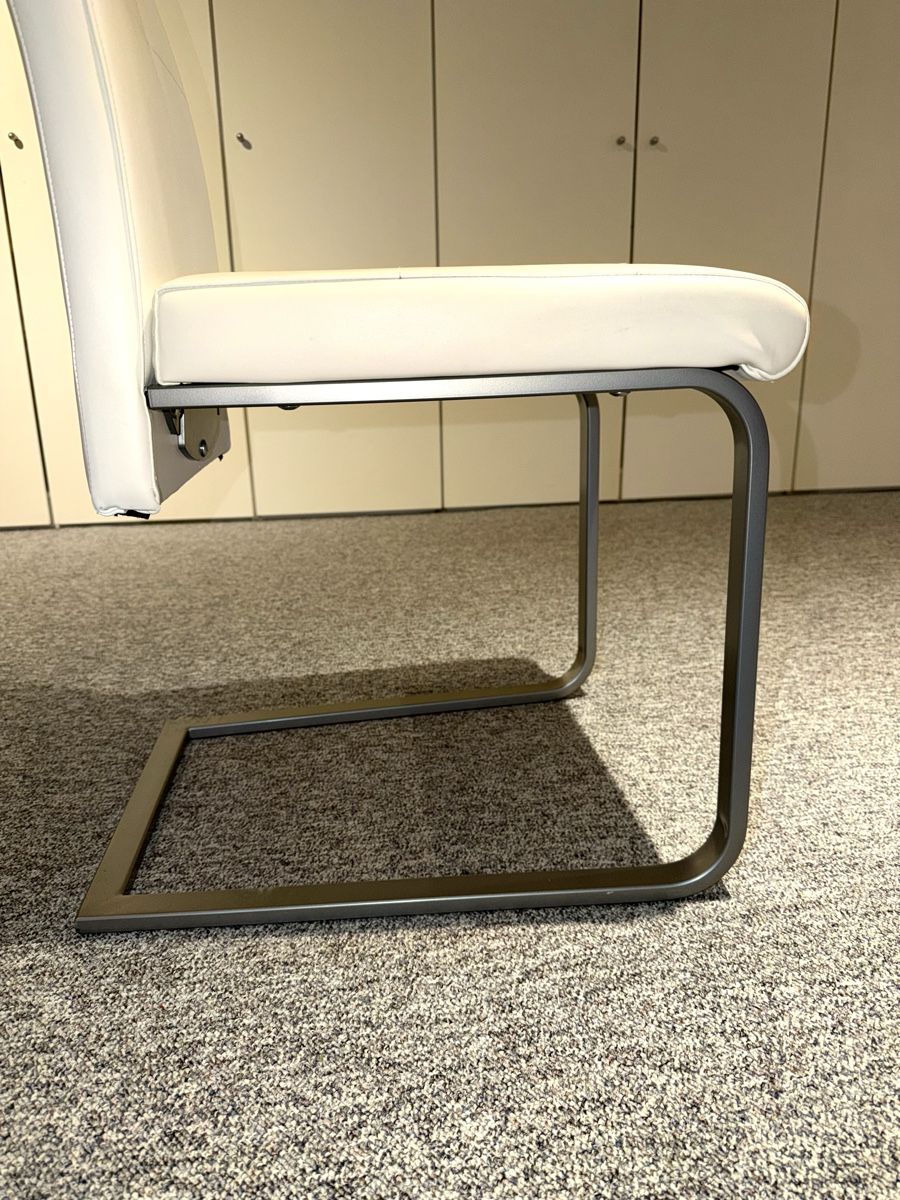 Sedie: Chaise bureau blanche similicuir – Usato da Genève venduto da flocon06 4