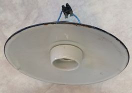 Stalllampe Emaille und Porzellanfassung