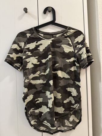 Lululemon top