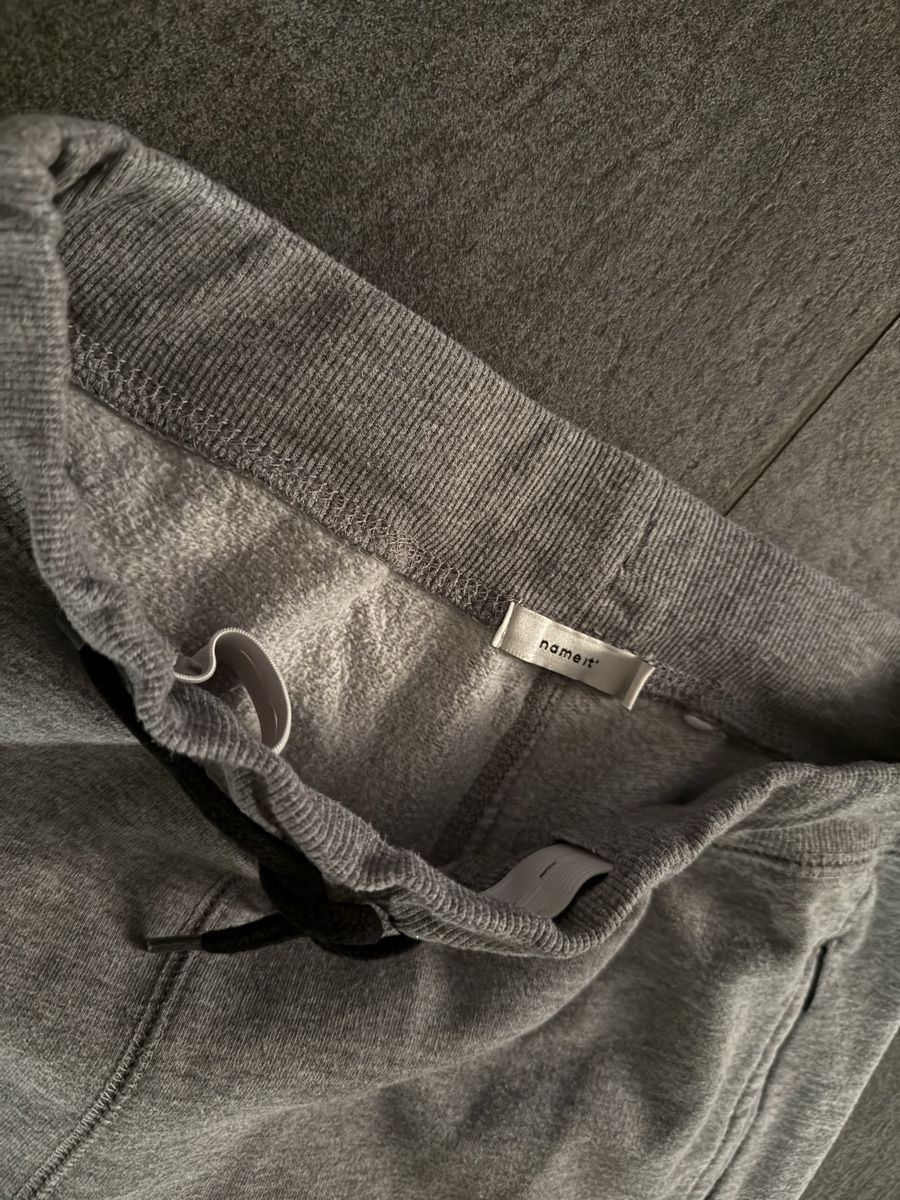 Name It Pantalons: Trainerhose grau Name it Gr 164 – D'occasion à Zürich par pluto124 1