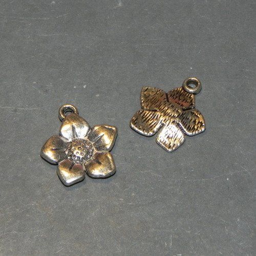 Anhänger: Anhänger Blume antiksilber – Neu (gemäss Beschreibung) aus Klingnau von SilberwindArt