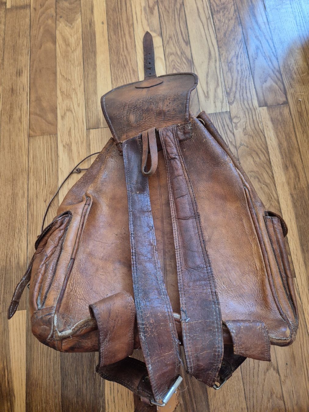 Zaini: Sac à dos vintage en cuir véritable – Usato da Versoix venduto da Lenas9 5