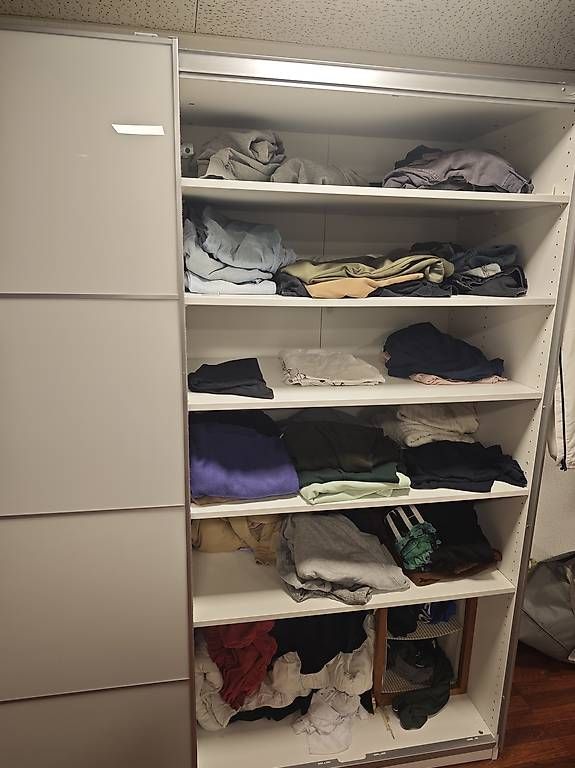 Armadi: Ikea Pax Schrank 2m – Usato da Meisterschwanden venduto da N1ci