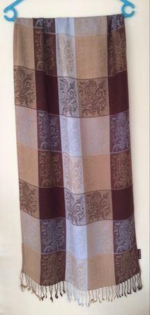 Schal mit Paisley Muster, Braun-Töne.