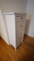 Ikea-Kommode hoch